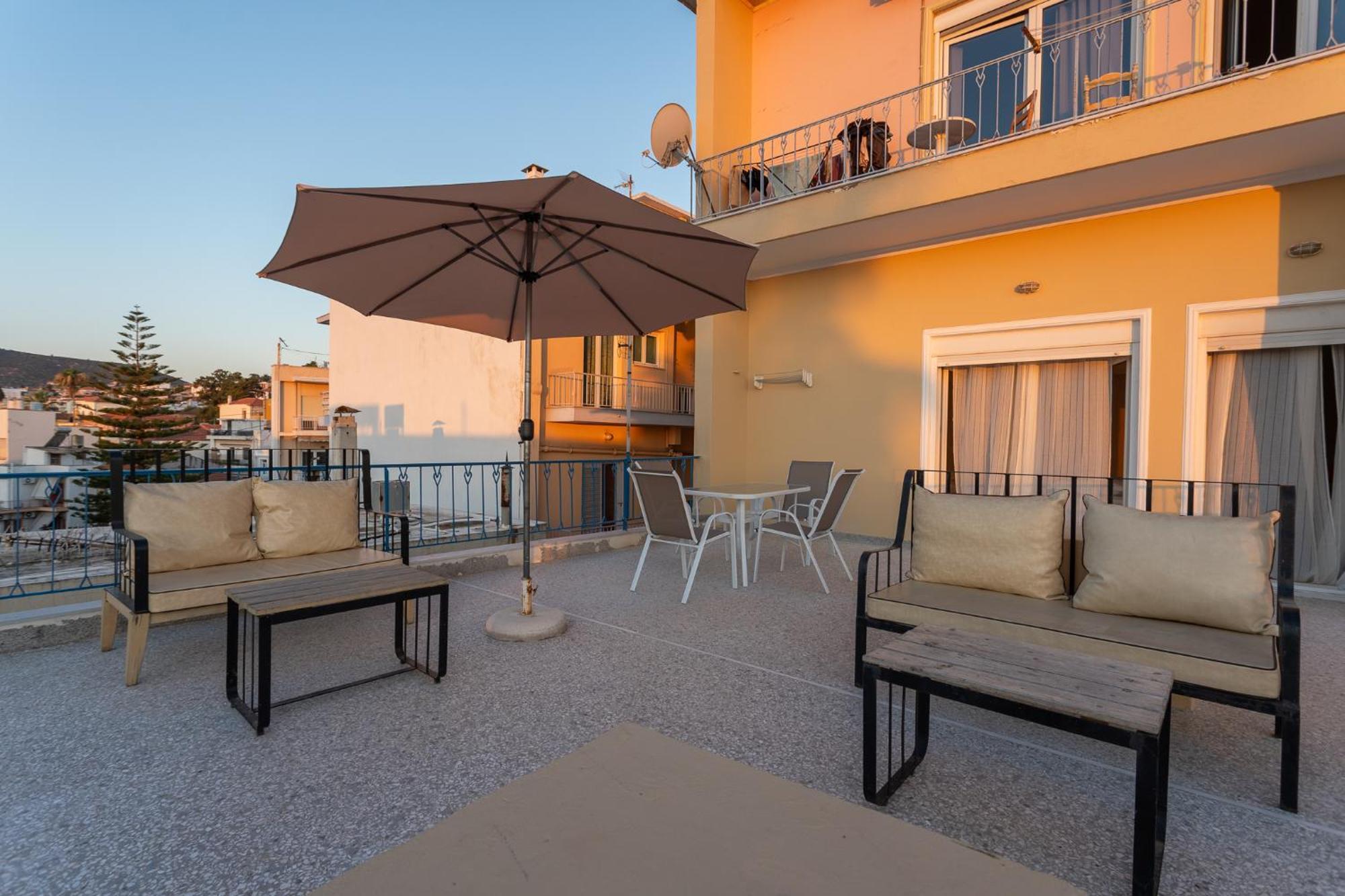 Central Mytilene City-View Apartment For 7 Exterior photo