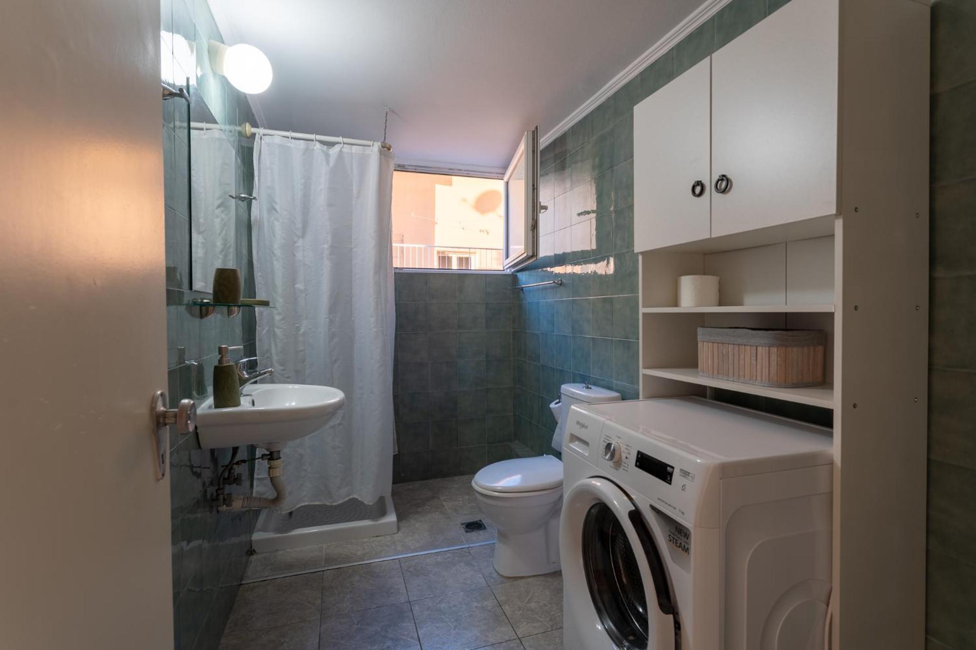 Central Mytilene City-View Apartment For 7 Exterior photo