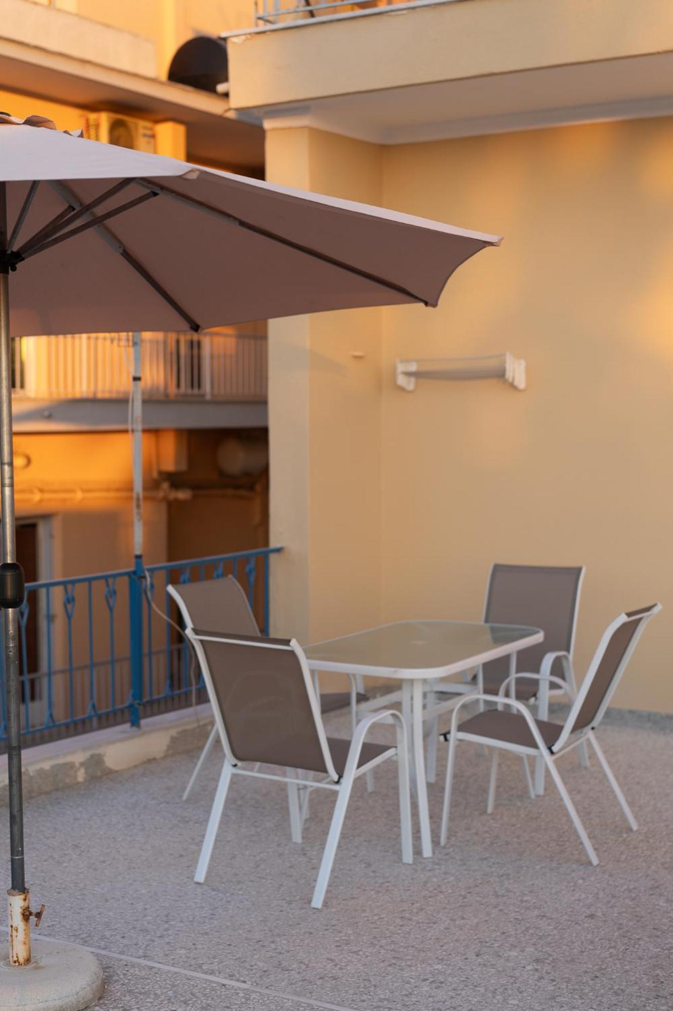 Central Mytilene City-View Apartment For 7 Exterior photo