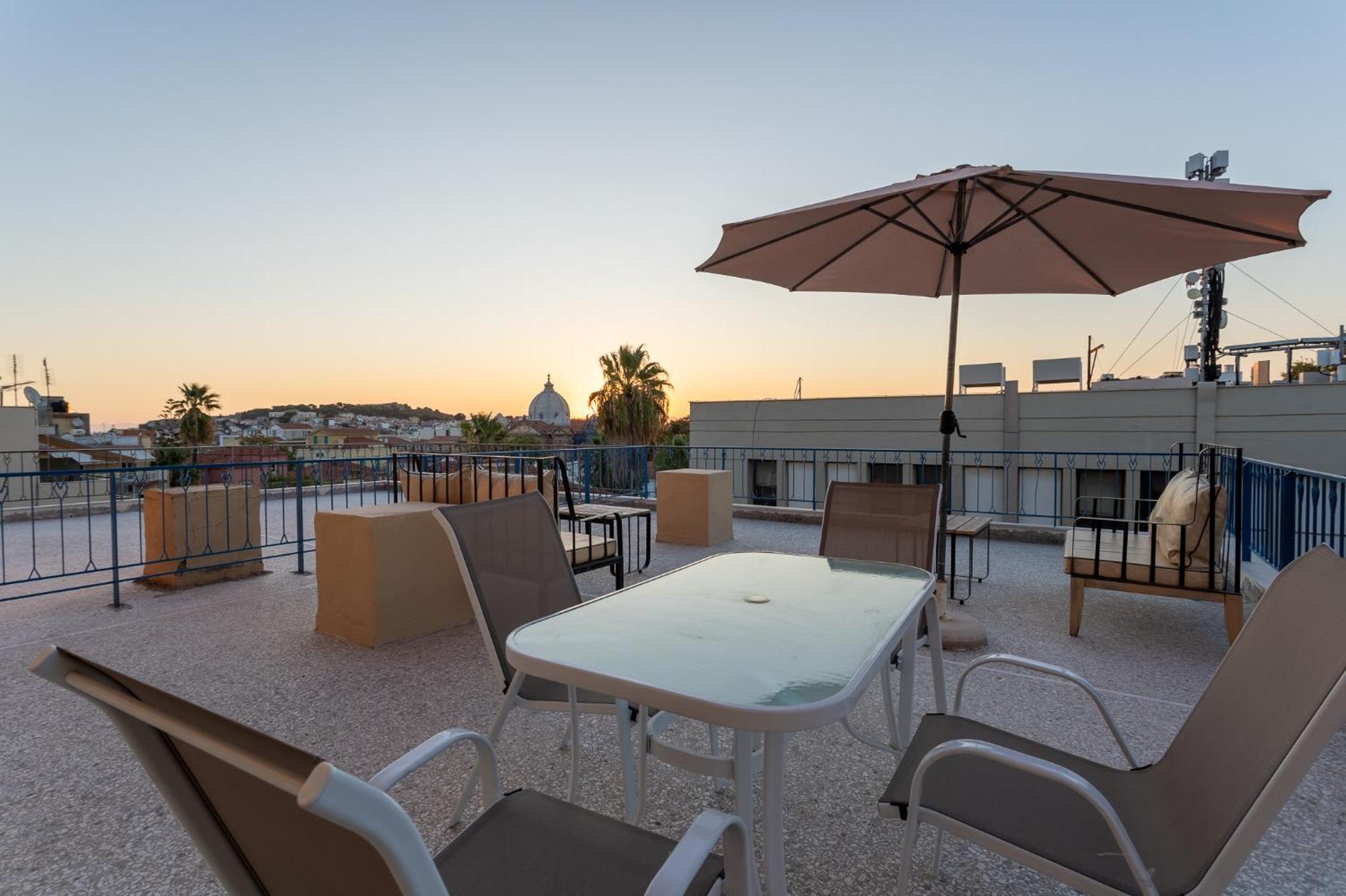 Central Mytilene City-View Apartment For 7 Exterior photo